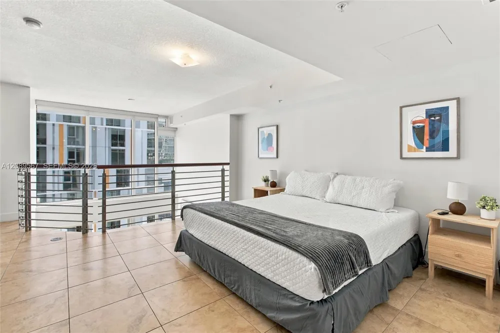 41 SE 5th St #710 Miami, FL 33131