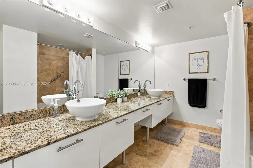 41 SE 5th St #710 Miami, FL 33131