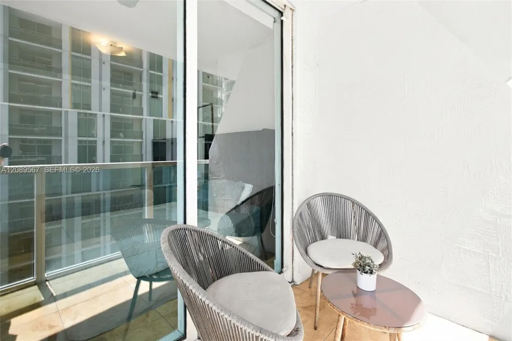 41 SE 5th St #710 Miami, FL 33131