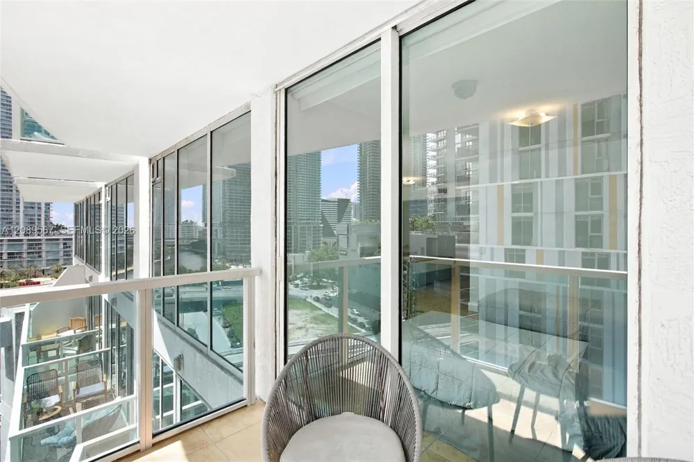 41 SE 5th St #710 Miami, FL 33131