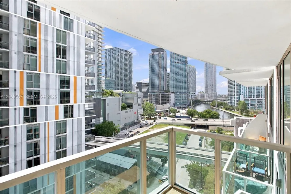 41 SE 5th St #710 Miami, FL 33131