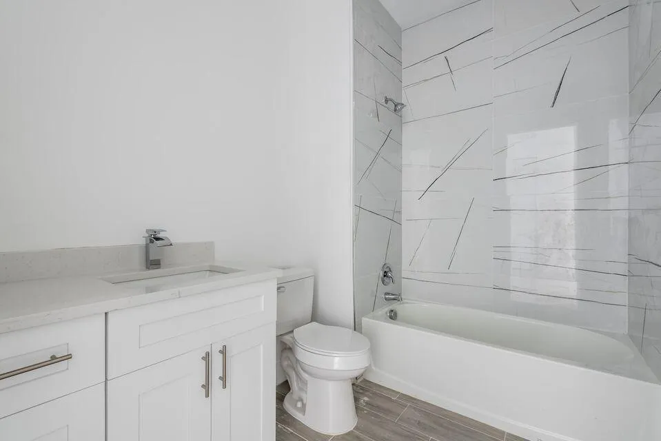 246 ROTONDA BOULEVARD W 