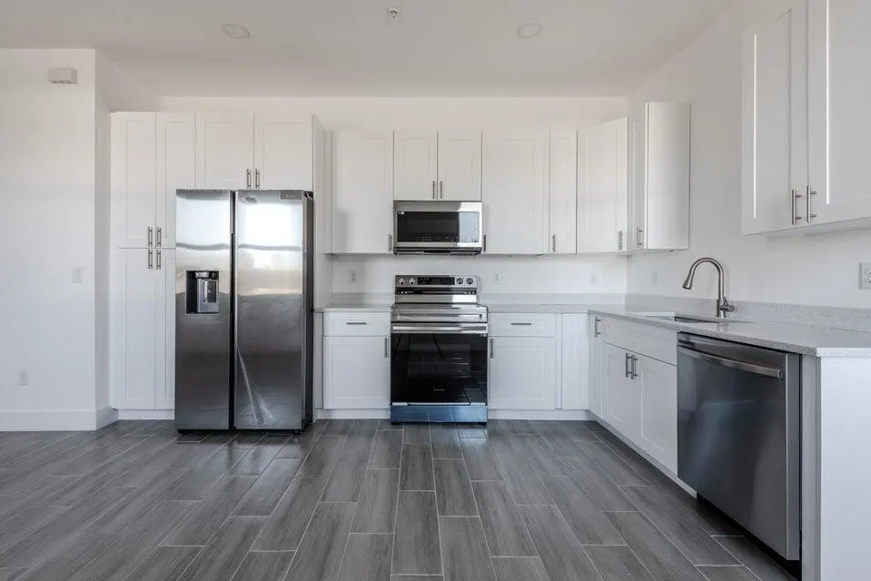 246 ROTONDA BOULEVARD W 