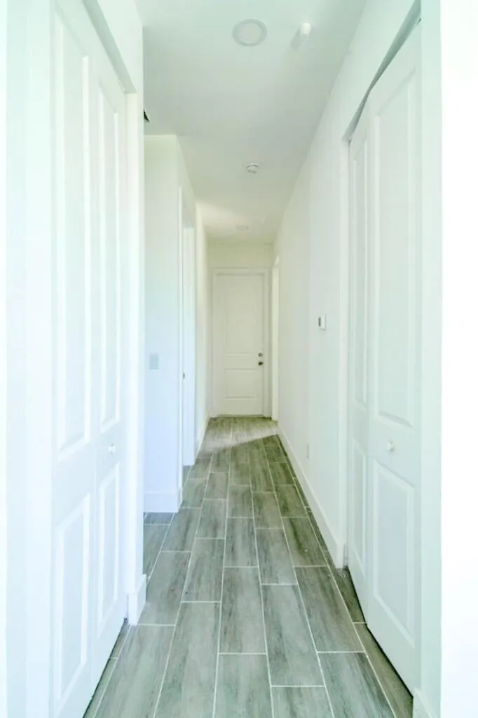 246 ROTONDA BOULEVARD W 