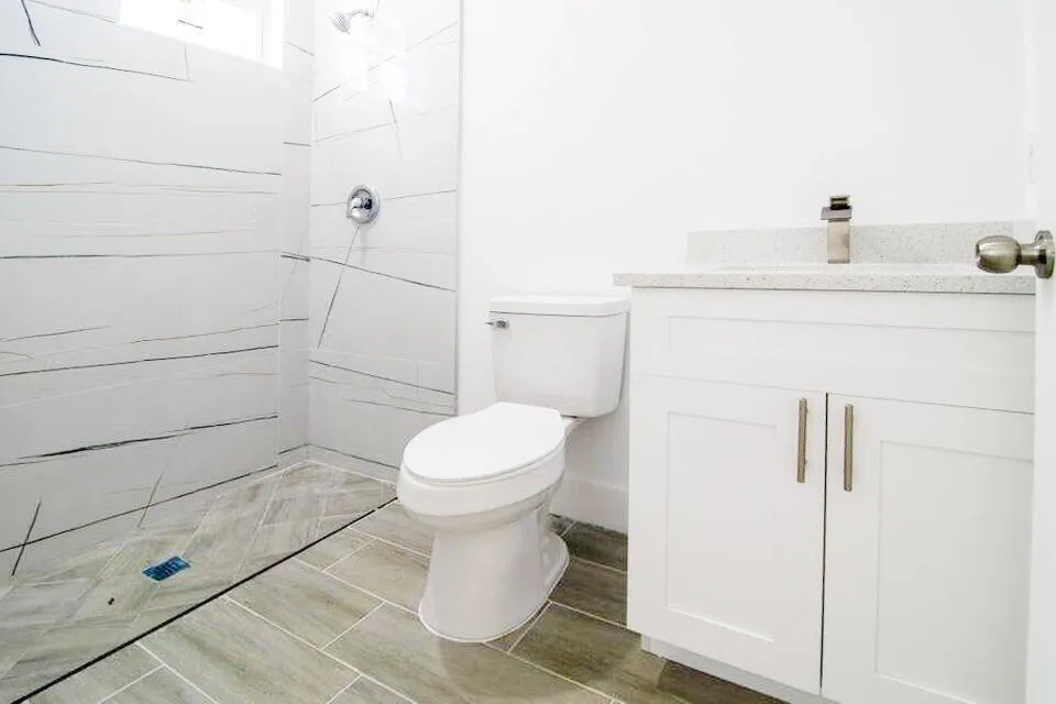 246 ROTONDA BOULEVARD W 