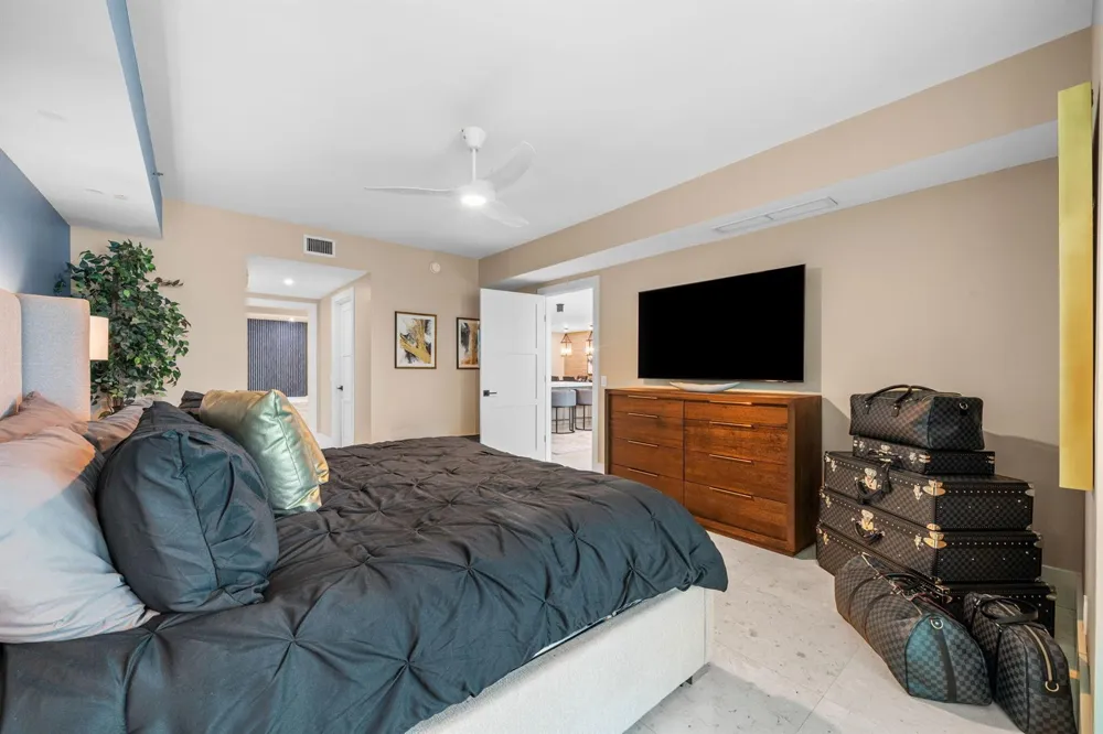 101 S Fort Lauderdale Beach Boulevard #702 Fort Lauderdale, FL 33316