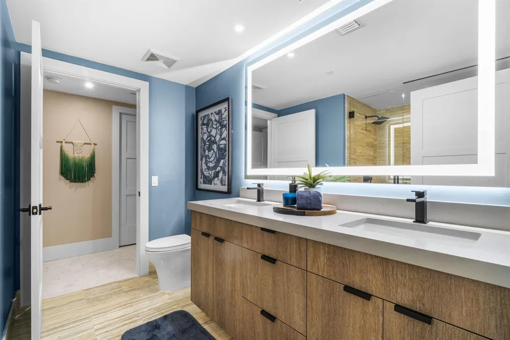 101 S Fort Lauderdale Beach Boulevard #702 Fort Lauderdale, FL 33316