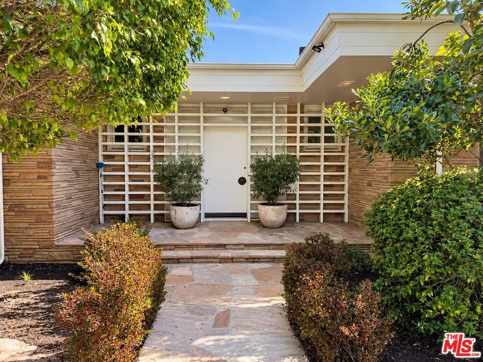 604 Trenton Drive Beverly Hills, CA 90210