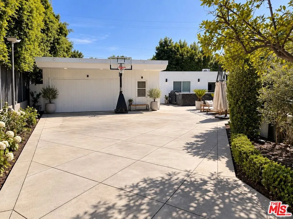 604 Trenton Drive Beverly Hills, CA 90210