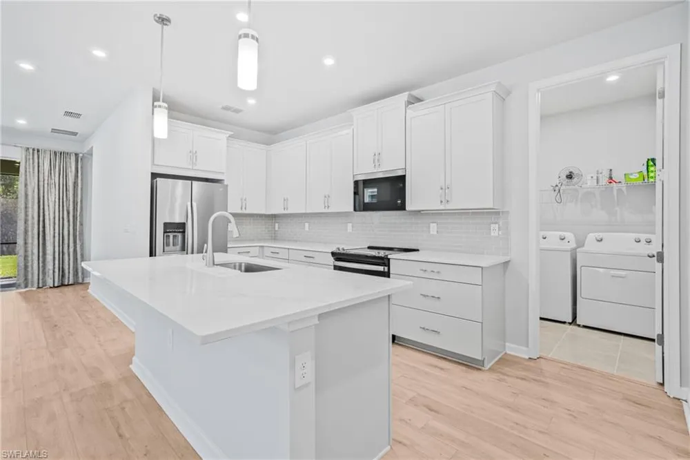 10295 Bonavie Cove Drive Fort Myers, FL 33966