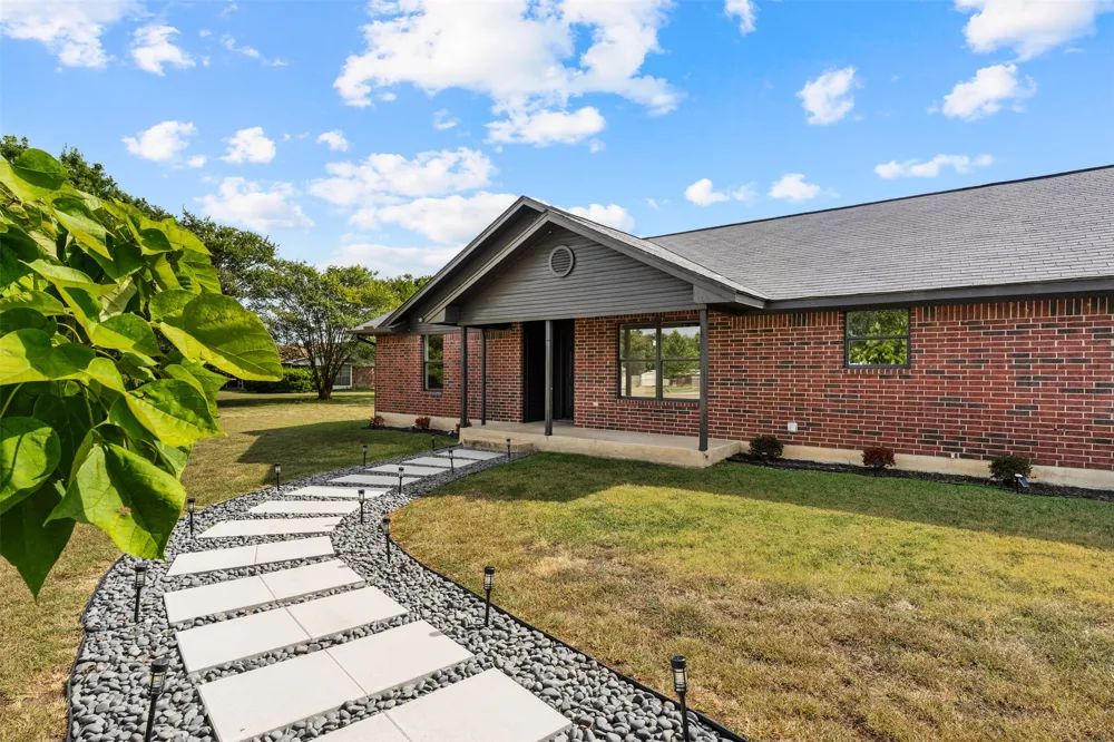 180 Woodard Lane Bruceville, TX 76630