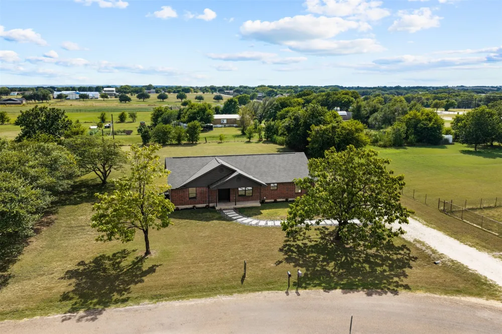 180 Woodard Lane Bruceville, TX 76630