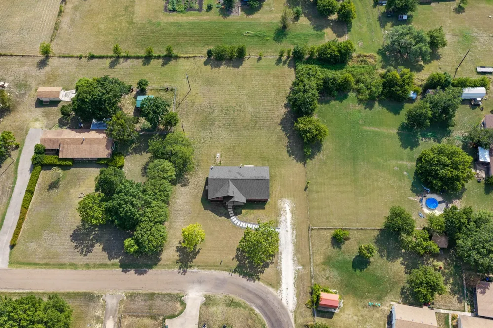 180 Woodard Lane Bruceville, TX 76630