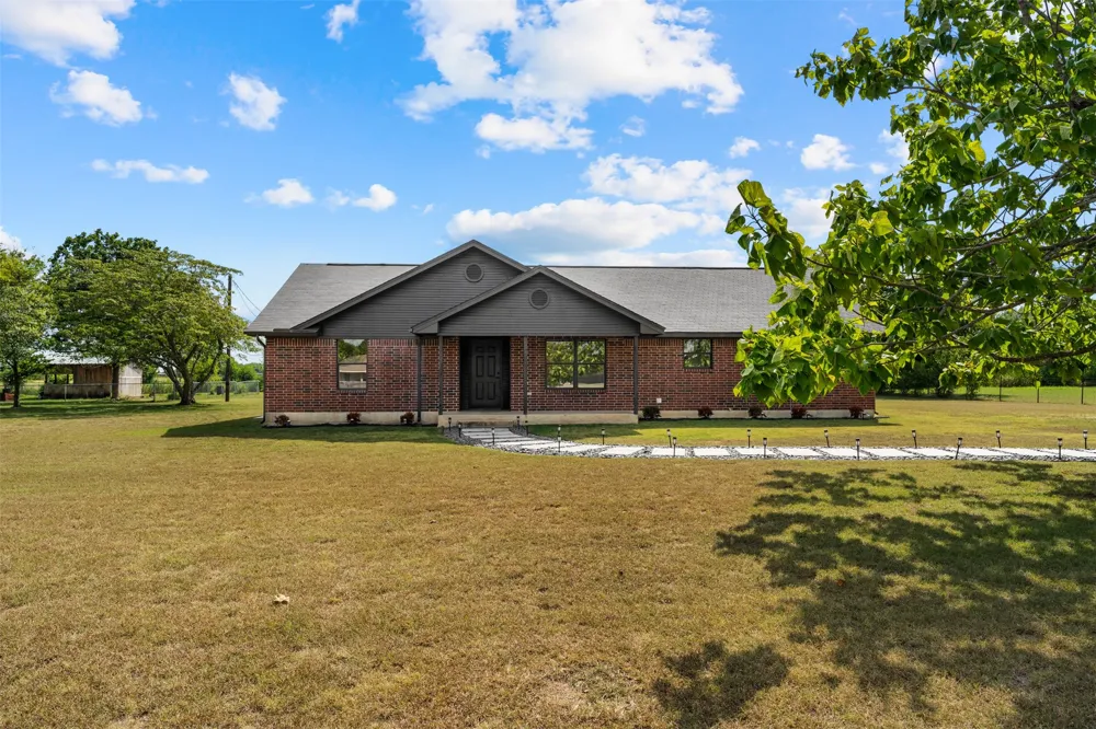 180 Woodard Lane Bruceville, TX 76630