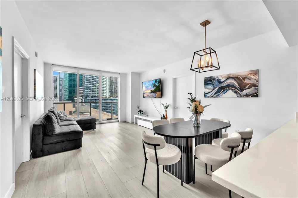 500 Brickell Ave #1605 Miami, FL 33131