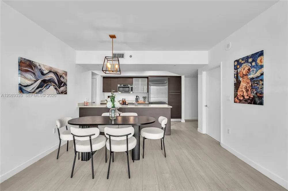 500 Brickell Ave #1605 Miami, FL 33131
