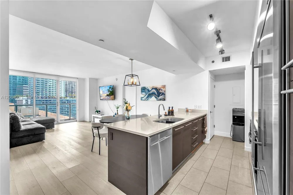 500 Brickell Ave #1605 Miami, FL 33131