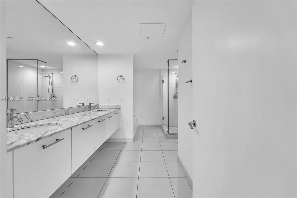 500 Brickell Ave #1605 Miami, FL 33131