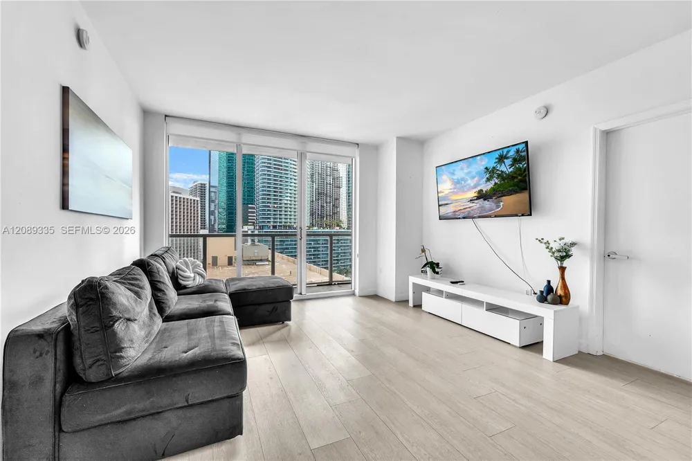 500 Brickell Ave #1605 Miami, FL 33131