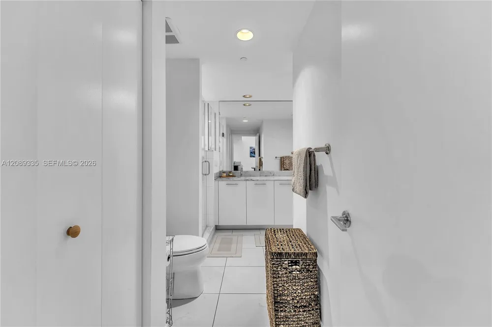 500 Brickell Ave #1605 Miami, FL 33131