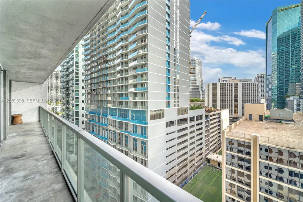 500 Brickell Ave #1605 Miami, FL 33131