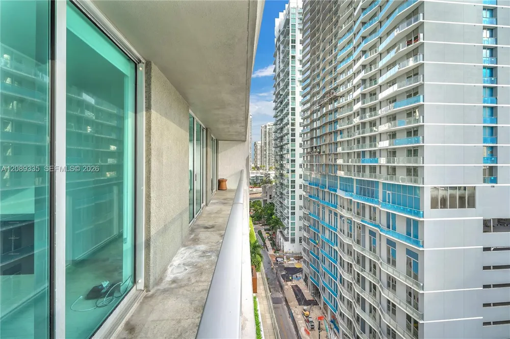500 Brickell Ave #1605 Miami, FL 33131