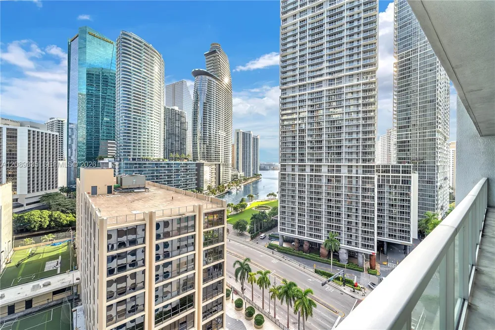500 Brickell Ave #1605 Miami, FL 33131