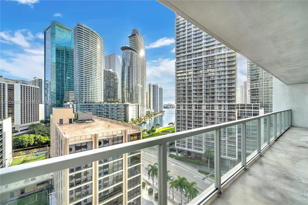 500 Brickell Ave #1605 Miami, FL 33131