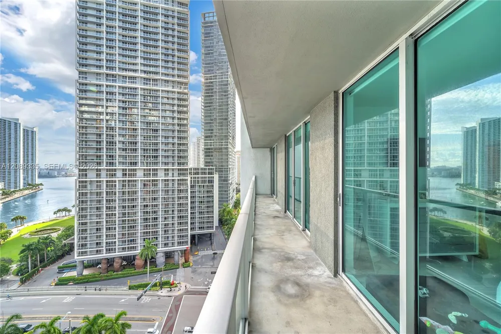 500 Brickell Ave #1605 Miami, FL 33131