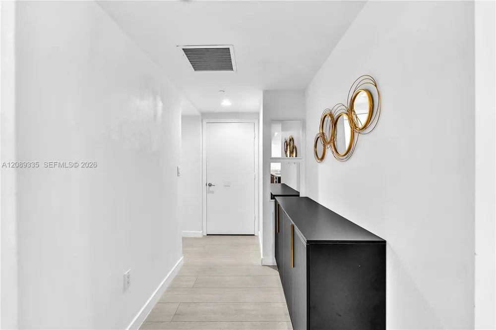 500 Brickell Ave #1605 Miami, FL 33131