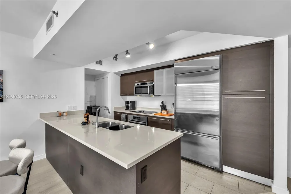 500 Brickell Ave #1605 Miami, FL 33131