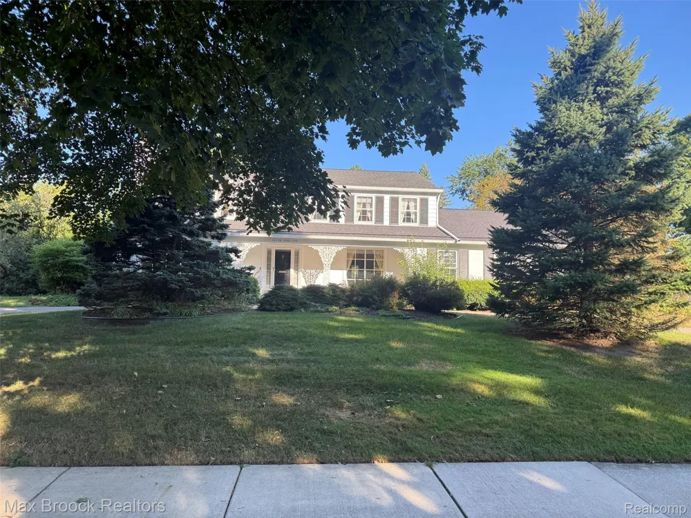745 Overhill Road Bloomfield Charter Township, MI 48301