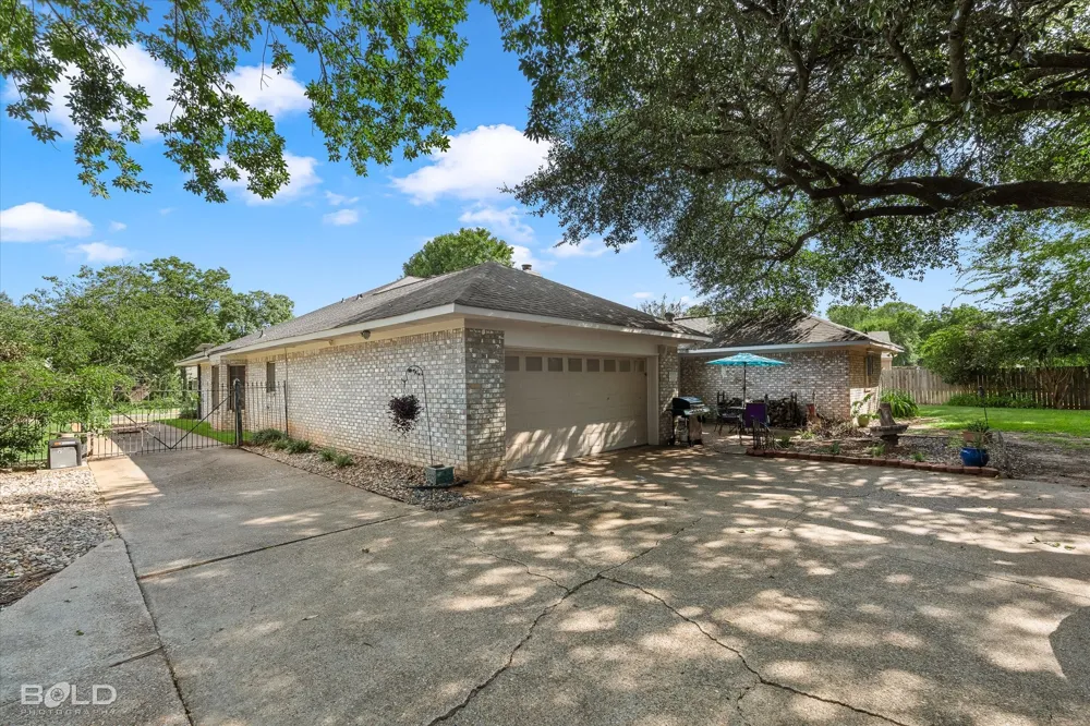 220 Norcross Street Bossier City, LA 71111