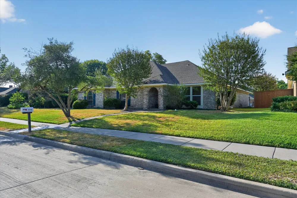 1712 Copper Creek Drive Plano, TX 75075