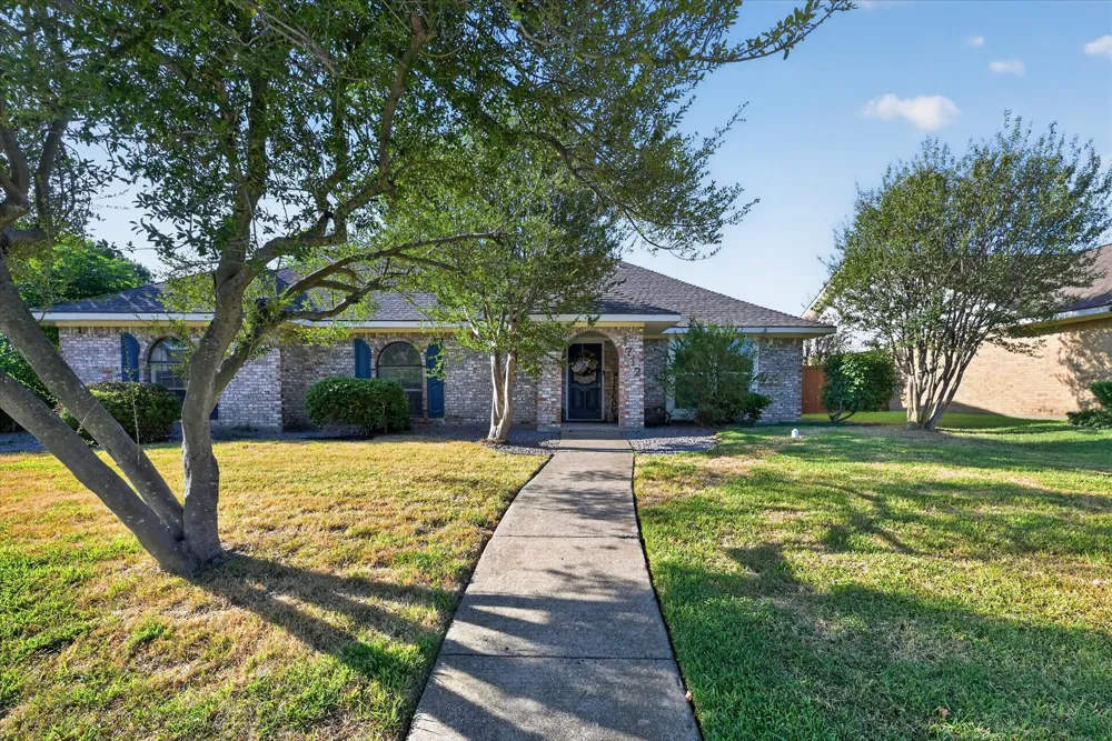 1712 Copper Creek Drive Plano, TX 75075