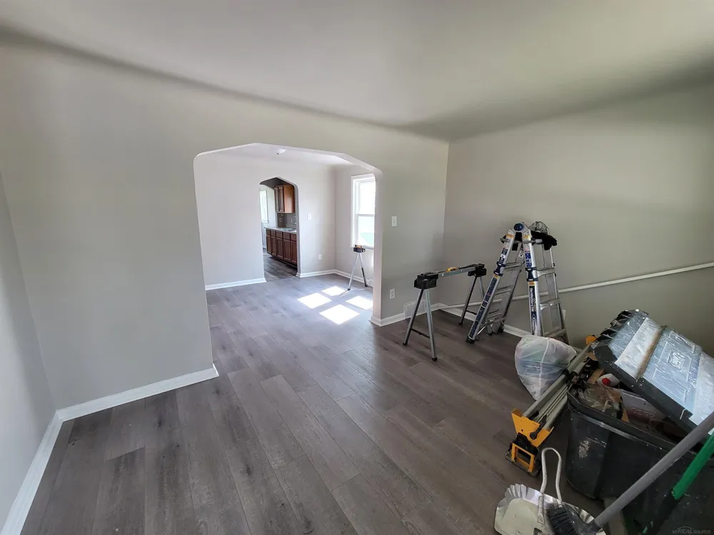 7592 Hupp Avenue Warren City, MI 48091