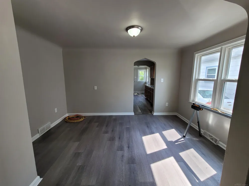 7592 Hupp Avenue Warren City, MI 48091