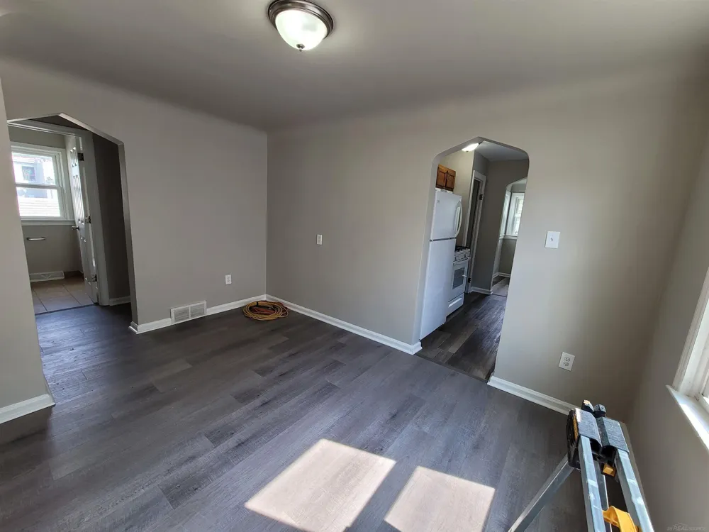 7592 Hupp Avenue Warren City, MI 48091