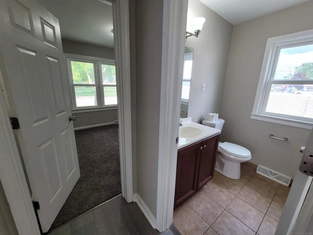 7592 Hupp Avenue Warren City, MI 48091