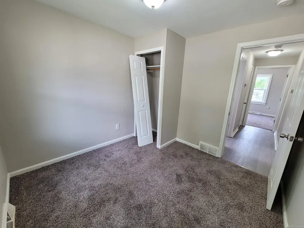 7592 Hupp Avenue Warren City, MI 48091