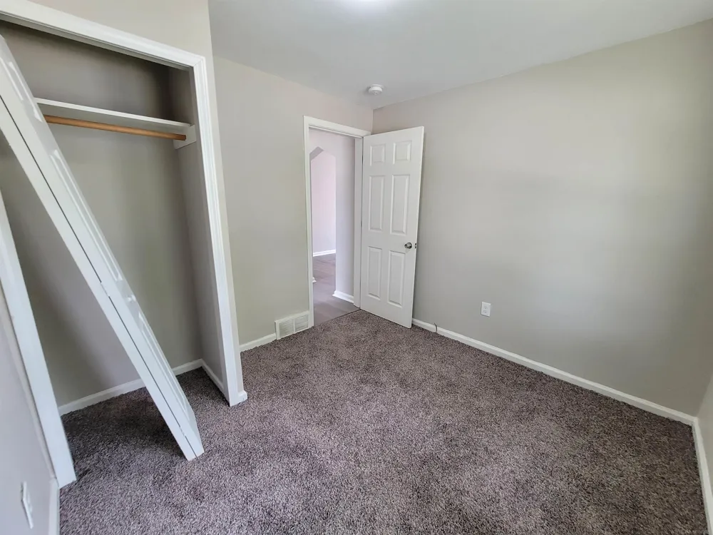 7592 Hupp Avenue Warren City, MI 48091