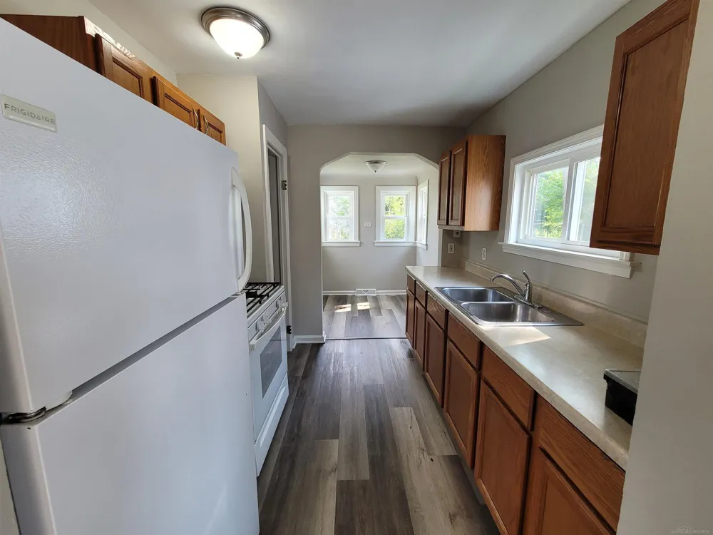 7592 Hupp Avenue Warren City, MI 48091