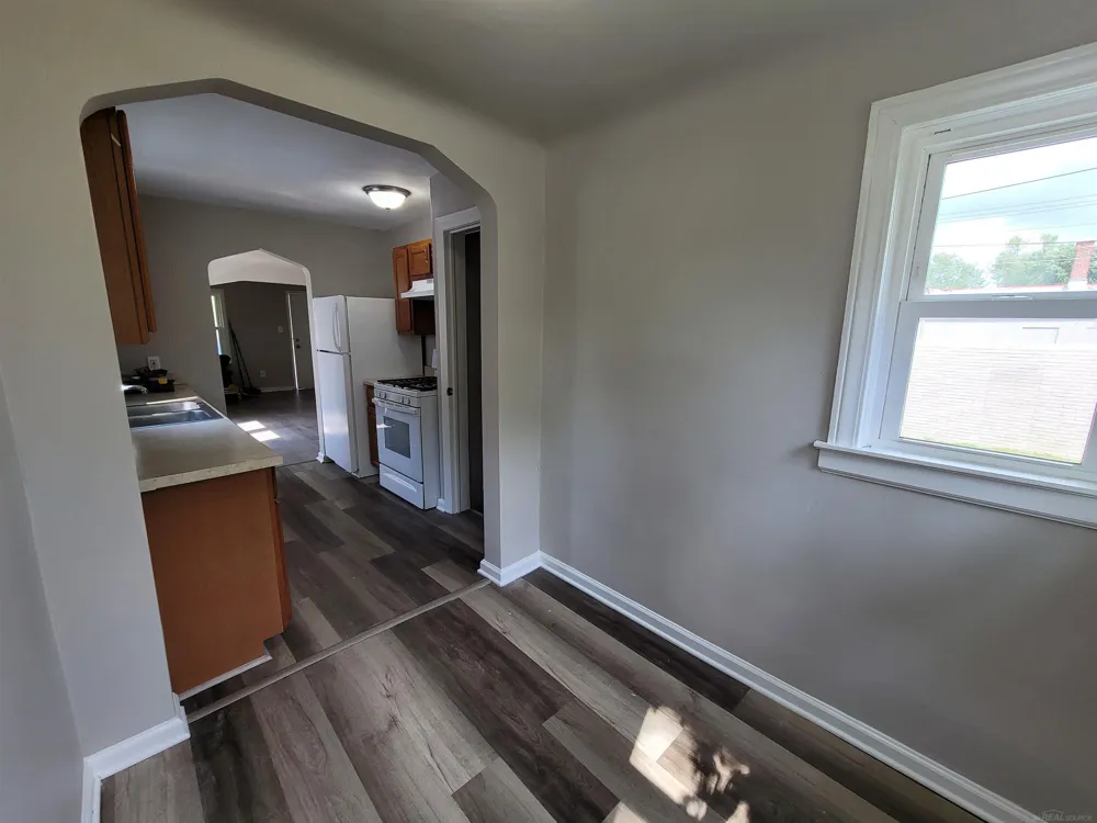 7592 Hupp Avenue Warren City, MI 48091