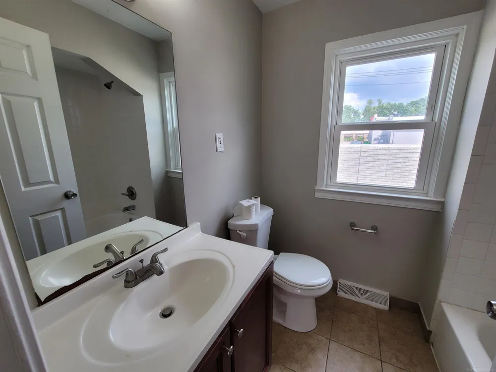 7592 Hupp Avenue Warren City, MI 48091