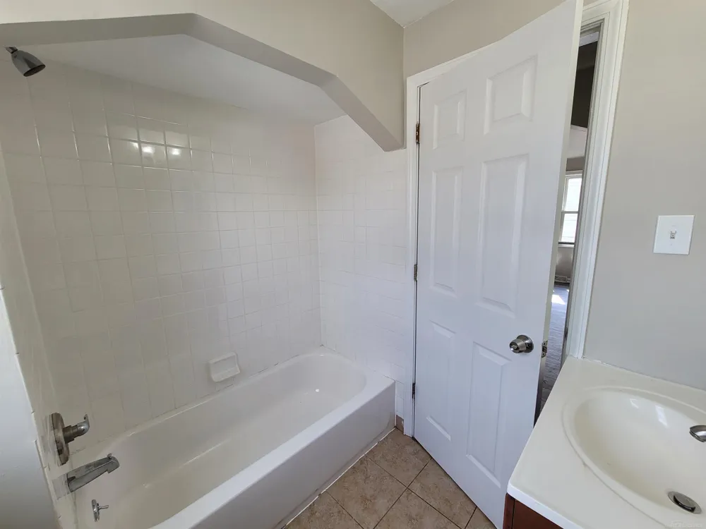 7592 Hupp Avenue Warren City, MI 48091