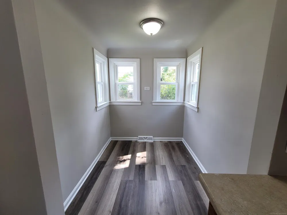 7592 Hupp Avenue Warren City, MI 48091