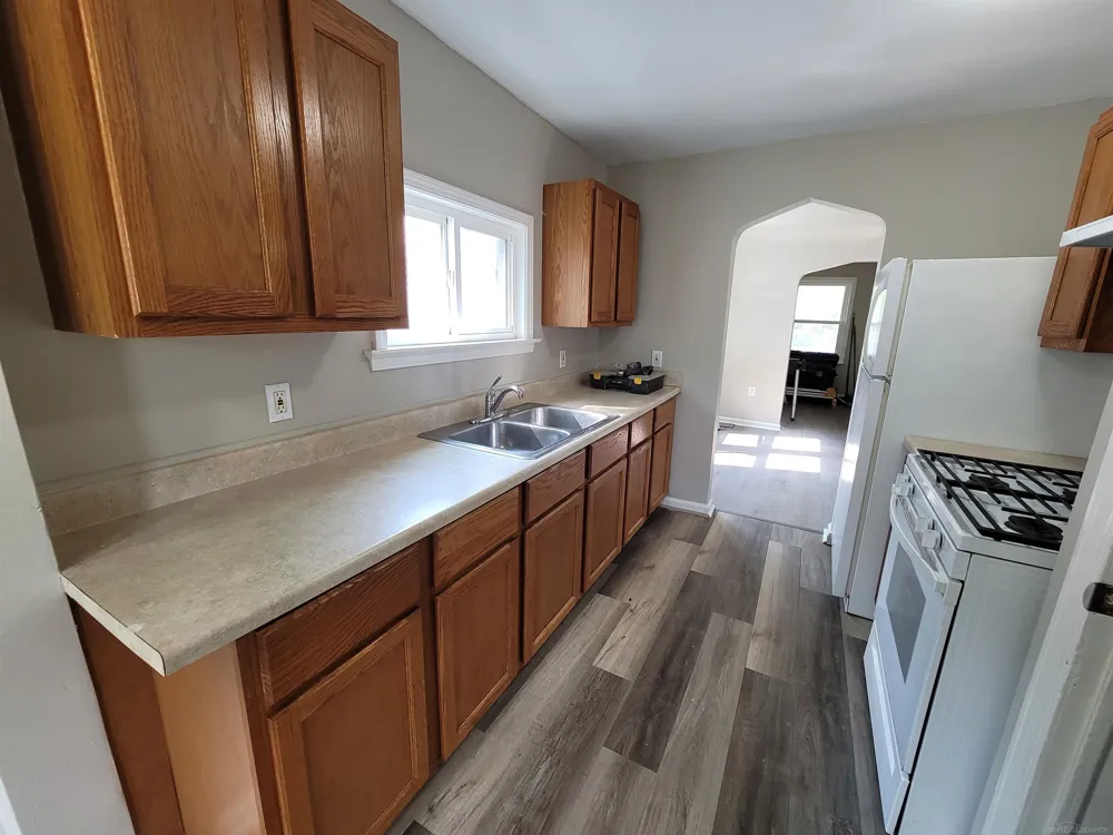 7592 Hupp Avenue Warren City, MI 48091