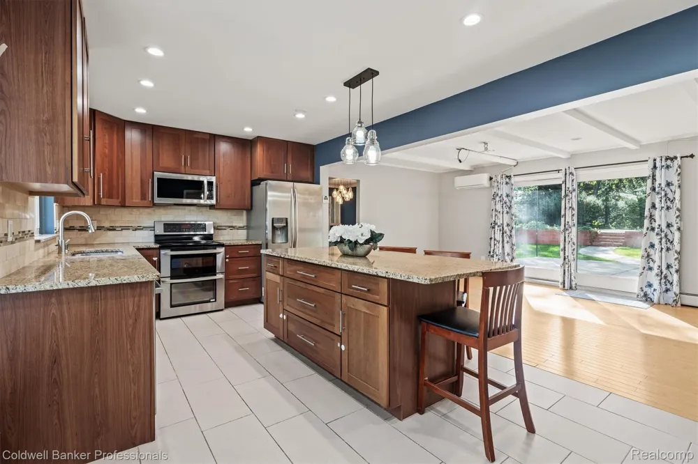26163 Westmeath Street Farmington Hills City, MI 48334