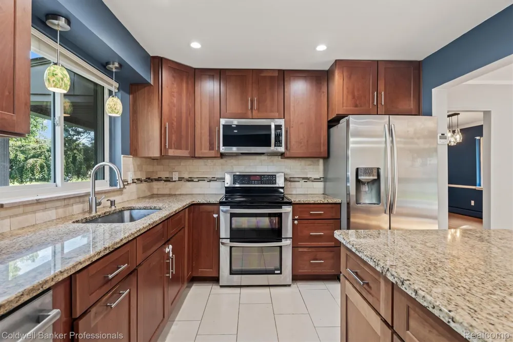 26163 Westmeath Street Farmington Hills City, MI 48334