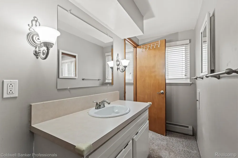 26163 Westmeath Street Farmington Hills City, MI 48334